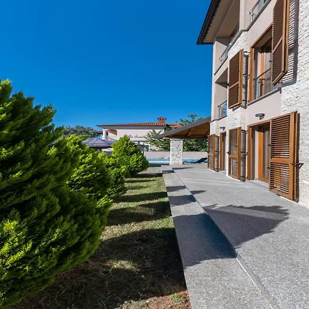 Istriensonne - Nastassii 1-4 Mit Pool Und Meerblick Apartmán *